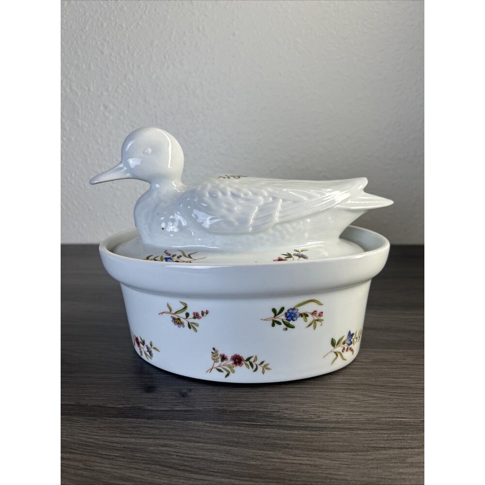 BIA Cordon Bleu Duck Shaped Floral Print Porcelain Casserole Oven Dish Farmhouse